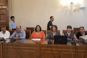 Οι ενήλικες μαθήτριες της Α’ τάξης του 4ου Εσπερινού ΕΠΑΛ στο Δημοτικό Συμβούλιο Ηρακλείου