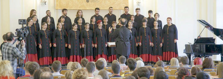 Η Νεανική Χορωδία του Δήμου Ηρακλείου υπό τη διεύθυνση του Γιάννη Ιδομενέως εντυπωσίασε στη Ρωσία