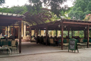 στο ιστορικό καφέ «Κήπος», στα Χανιά