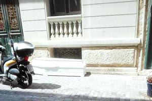 Η υπηρεσία της Δημοτικής Αστυνομίας ειδοποιήθηκε από πολίτες χθες το πρωί πως κάποιος ή κάποιοι είχαν αφήσει στην οδό Χάνδακος ένα φέρετρο! 