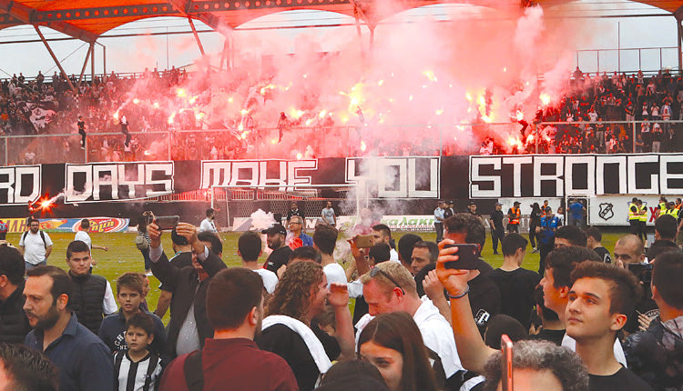 Πάνω από 6.000 κόσμου έδωσε το “παρών” για να αποθεώσει τους άξιους πρωταθλητές.