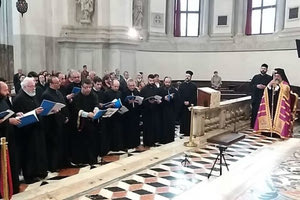 Ιερά παράκληση στον καθολικό ναό της Santa Maria Della Salute στη Βενετία, όπου φυλάσσεται η θαυματουργή εικόνα της Παναγίας Μεσοπαντίτισσας, τελέστηκε χοροστατούντος του Σεβασμιότατου Μητροπολίτη Ρεθύμνης και Αυλοποτάμου κ. Ευγένιου και με τη συμμετοχή των ιεροψαλτών του Ηρακλείου. 
