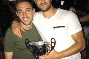 Ο Ντίνας με τον Μπολάκη στα επινίκια του ΟΦΗ