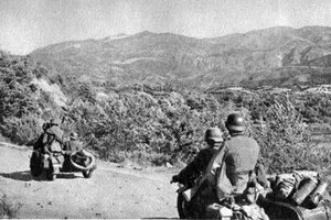 ΦΩΤΟ ΗΜΕΡΑΣ: Οι Γερμανοί μπαίνουν στην ενδοχώρα  