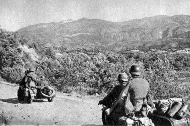 ΦΩΤΟ ΗΜΕΡΑΣ: Οι Γερμανοί μπαίνουν στην ενδοχώρα