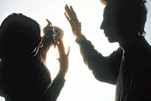 νεαρό ζευγάρι καταφεύγει στη βία