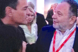 ο πρώην δήμαρχος Ηρακλείου Γιάννης Κουράκης με τον τωρινό σοσιαλιστή Ισπανο πρωθυπουργό Πέδρο Σάντσεθ