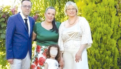 η Σοφία-Μαρία, κόρη των καλών συναδέλφων Ελένης Μπουρμά και Μηνά Αλμπαντάκη, που έκλεψε τις εντυπώσεις στη βάπτισή της