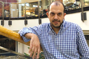 Ο ΣΥΓΓΡΑΦΕΑΣ ΠΟΛΥΧΡΟΝΗΣ ΚΟΥΤΣΑΚΗΣ