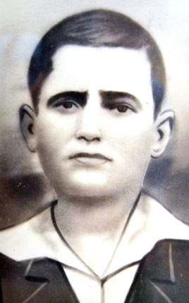 Ο Μηνάς Ανδρεαδάκης του Γεωργίου. Στις 29 Σεπτεμβρίου 1943, σκοτώθηκε σε βομβαρδισμό του αεροδρομίου Καστελλίου σε ηλικία 16 ετών.