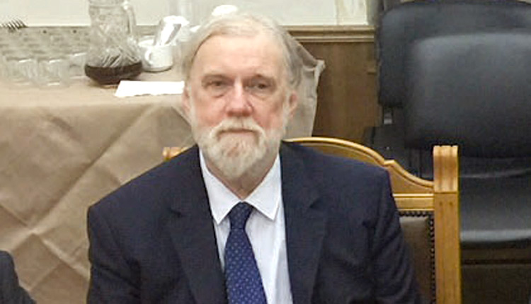 Ο κορυφαίος πνευμονολόγος καθηγητής Athol Wells του Imperial College London θα εξετάζει στην Κρήτη