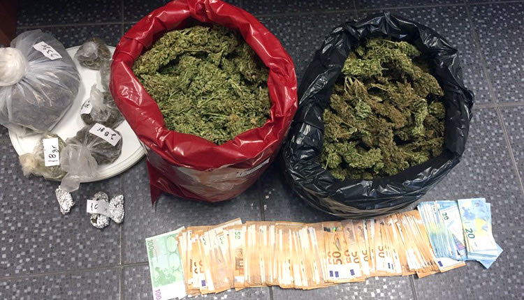 Τρία κιλά κάνναβης βρήκαν στο σπίτι του 40χρονου οι αστυνομικοί 