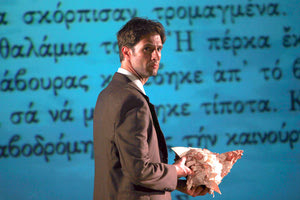 To μυθιστόρημα του Μ. Καραγάτση, “Μεγάλη Χίμαιρα“ που αναβαίνει σε σκηνοθεσία Δημήτρη Τάρλοου με την καθοριστική συμβολή του Στρατή Πασχάλη.