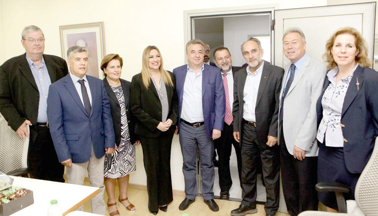 Κίνηση ματ θέλησε να κάνει η Φώφη Γεννηματά βλέποντας ότι τόσο ο ΣΥΡΙΖΑ όσο και η ΝΔ φλερτάρουν πολιτικά τον Αρναουτάκη