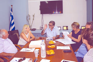 ο δήμαρχος Αγίου Νικολάου κ. Αντώνης Ζερβός κατά την συνεδρίαση της οικονομικής επιτροπής του δήμου.