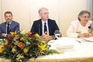 Η εισαγγελέας του Αρείου Πάγου κ. Ξένη Δημητρίου, ο προϊστάμενος της Εισαγγελίας Ηρακλείου κ. Αθανάσιος Γαλήνας και ο πρόεδρος του Δικηγορικού Συλλόγου Ηρακλείου κ. Άρης Ροζάκης  