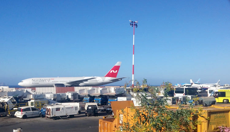 Πραγματικό θηρίο το μπόινγκ 777 που απογειώθηκε από το «Καζαντζάκης» για τη Μόσχα. 