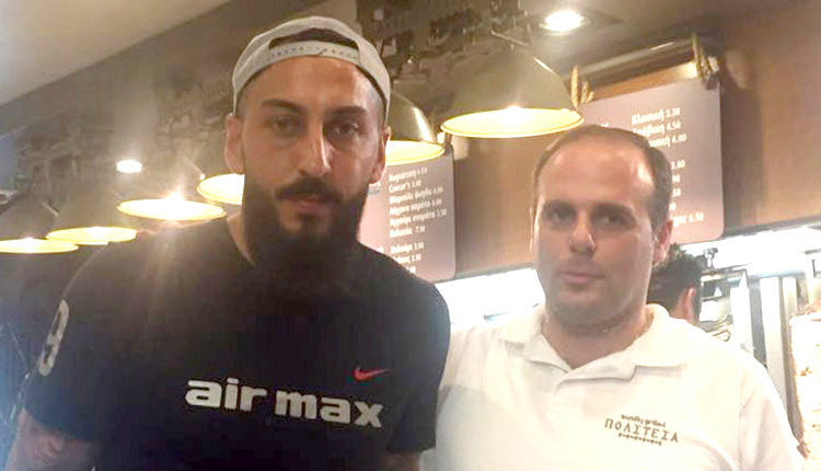 Γευστικές διακοπές στο Ηράκλειο για τον Κώστα Μήτρογλου, ο οποίος έκανε μια στάση στο ψητοπωλείο “Πολιτεία”