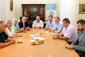 στο πλαίσιο συνάντησης της διοίκησης του Επιμελητηρίου Ηρακλείου, με τον πρόεδρο της Γενικής Συνομοσπονδίας Επαγγελματιών, Βιοτεχνών και Εμπόρων Ελλάδας, Γιώργο Καββαθά.