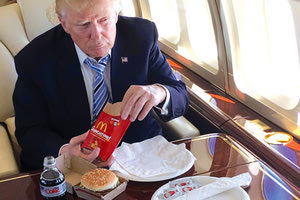 Ο Αμερικανός πρόεδρος δεν κατέβηκε από το αεροσκάφος