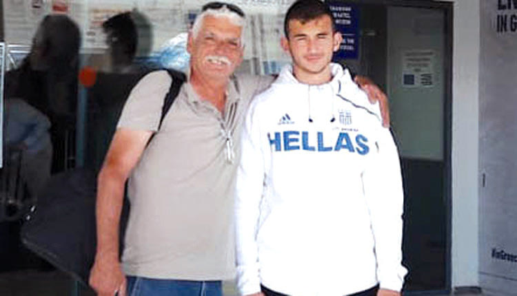  Καλογεράκης (στη φωτό με τον προπονητή του κ. Αντωνακάκη)