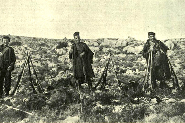 ΦΩΤΟ ΗΜΕΡΑΣ: Επαναστάτες στο Ακρωτήρι
