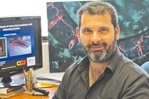 Ο αναπληρωτής καθηγητής της Σχολής Ηλεκτρολόγων Μηχανικών και Μηχανικών Υπολογιστών του Πολυτεχνείου Κρήτης κ. Δημήτρης Αγγελάκης