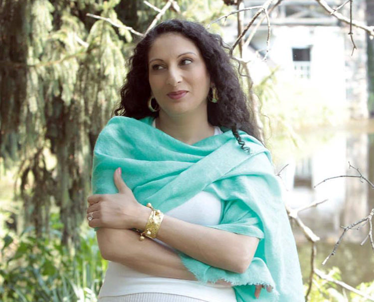  η γνωστή σχεδιάστρια πανάκριβων κοσμημάτων Coomi Khamma.