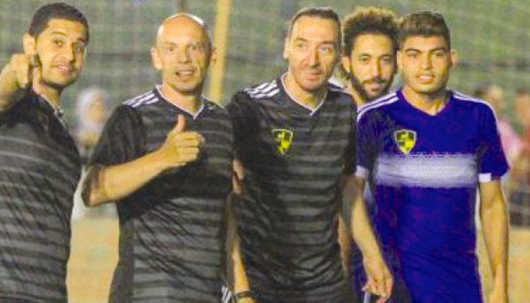 Λίγες ώρες μετά την άφιξή του στο Κάιρο, ο Τάκης Γκώνιας έπιασε δουλειά στη Γουάντι Ντέγκλα.