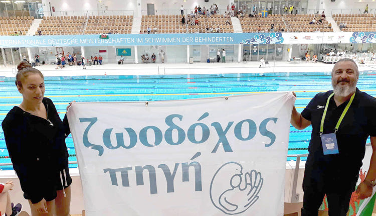  Η Σύλια Χιώτη με τον προπονητή της Αγαπητό Μηναδάκη στο κολυμβητήριο του Βερολίνου