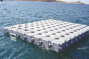 η πρώτη πλωτή εξέδρα στην Κρήτη.