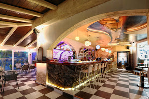 Deli Café - Lounge Bar στην Ανώπολη Χερσονήσου