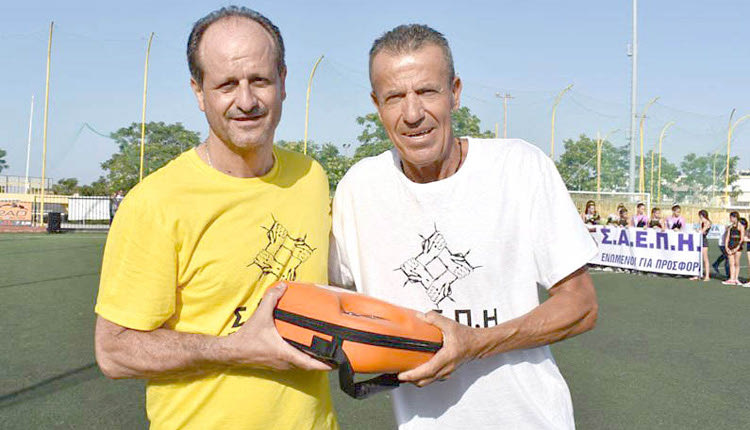 Δύο ακόμα απινιδωτές παρέδωσαν τα μέλη του ΣΑΕΠΗ κατά τη διάρκεια της πρόσφατης «Γιορτής του ερασιτέχνη και παλαίμαχου ποδοσφαιριστή