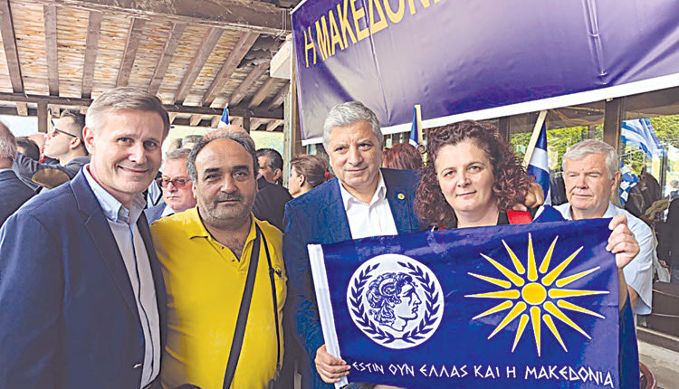 Η Τοπική Αυτοδιοίκηση με επικεφαλής τον πρόεδρο της Κεντρικής Ένωσης Δήμων Ελλάδας, Γιώργο Πατούλη συμμετείχε στις εκδηλώσεις διαμαρτυρίας κατά της υπογραφής συμφωνίας για το Μακεδονικό, στη Βίγλα Πισοδερίου.