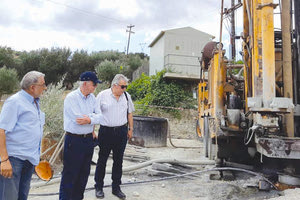 Στις Δαφνές για να επιθεωρήσει τις γεωτρήσεις βρέθηκε ο δήμαρχος Ηρακλείου.