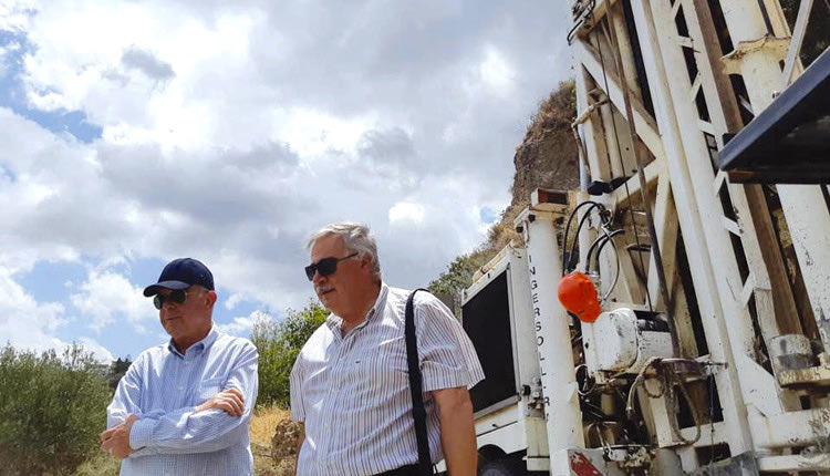 Στις Δαφνές για να επιθεωρήσει τις γεωτρήσεις βρέθηκε ο δήμαρχος Ηρακλείου.