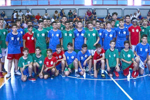 Οι ομάδες Μίνι Παίδων Κρόνος και Ερμής που αγωνίστηκαν στη Χερσόνησο