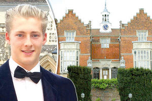 Ο Archie Lloyd είχε μόλις αποφοιτήσει από το κολλέγιο Ηarrow.