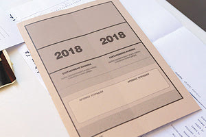 Δεν έλειψαν τα ευτράπελα από τις φετινές εξετάσεις