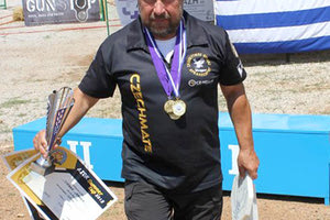 ΣΚΟΠΟΒΟΛΗ: ο Γιάννης Τυράκης