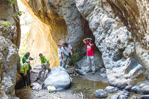 Η ανεξέλεγκτη ρίψη των λυμάτων στο φαράγγι του Βενεράτου