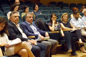 ο περιφερειάρχης Κρήτης Σταύρος Αρναουτάκης μιλώντας σε ημερίδα για τη «Βιώσιμη ανάπτυξη, την εταιρική κοινωνική ευθύνη και τις νέες δεξιότητες»