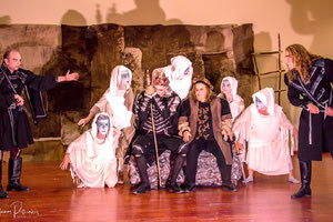 Οι καθηγητές επί σκηνής