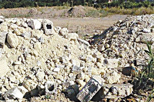 Τον έθαψε στα… μπάζα