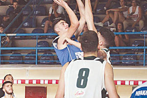 Φάση από το χθεσινό παιχνίδι του «Ηράκλειο» με τον ΠΑΟ