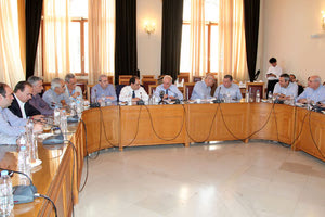 ο υπουργός Υποδομών Χρήστος Σπίρτζης σε συνάντηση με τους αυτοδιοικητικούς