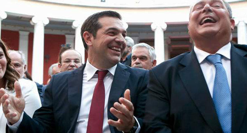 ο σόου που στήθηκε στο Ζάππειο με τη γραβάτα.