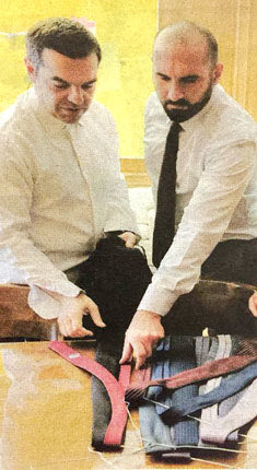 Η γραβάτα ήταν του Δημήτρη Τζανακόπουλου. 