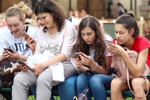 “φραγή” στα κινητά των μαθητών