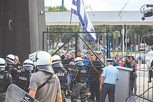 Ένταση και χημικά έξω από τη ΔΕΘ